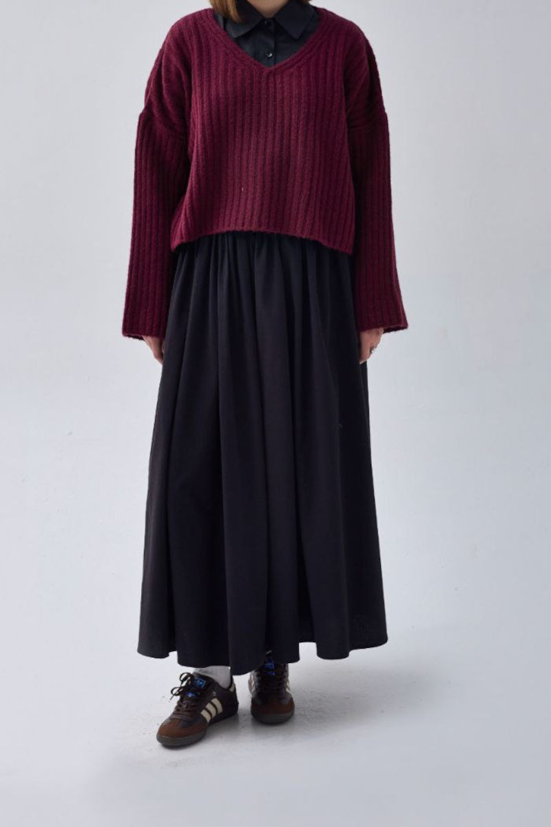 Suéter corto con cuello en V – Burdeos