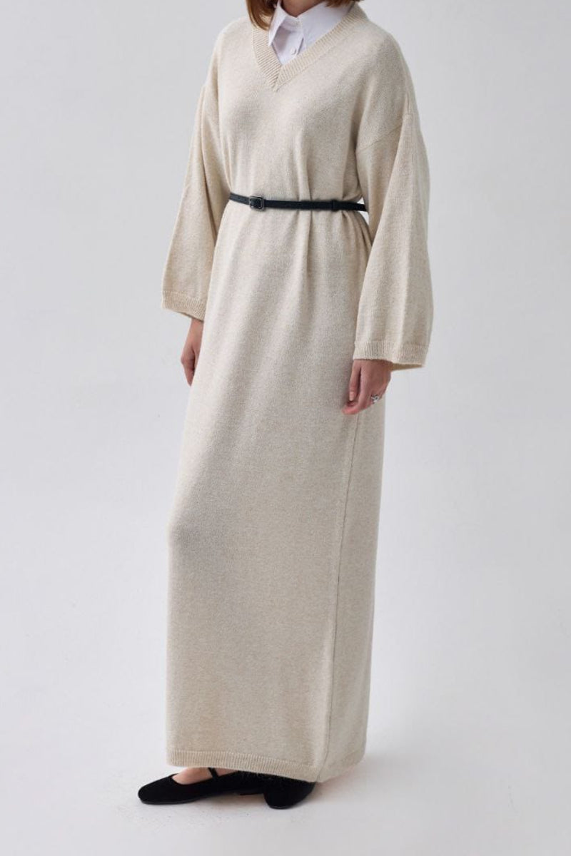 Vestido de punto con cuello en V color piedra