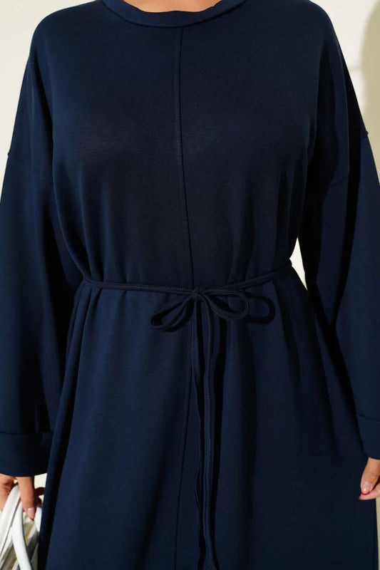 Lockeres Kleid mit zwei Ärmeln und Seilgürtel marineblau