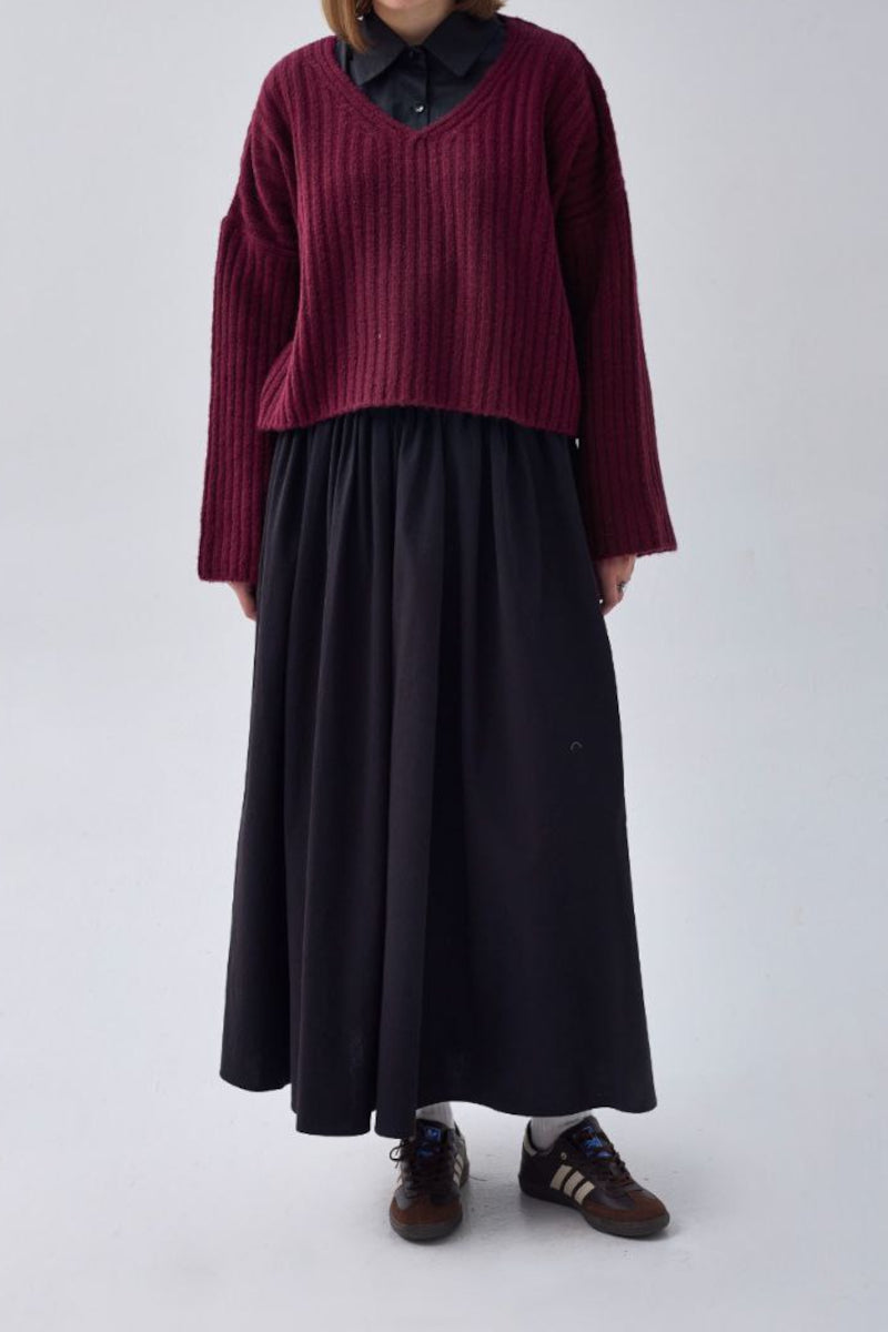 Suéter corto con cuello en V – Burdeos