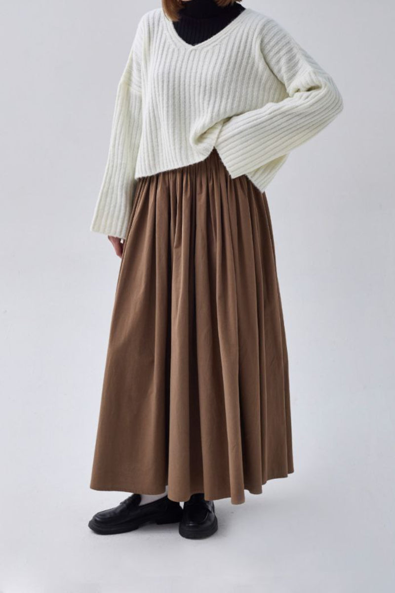 Suéter corto con cuello en V – Ekru