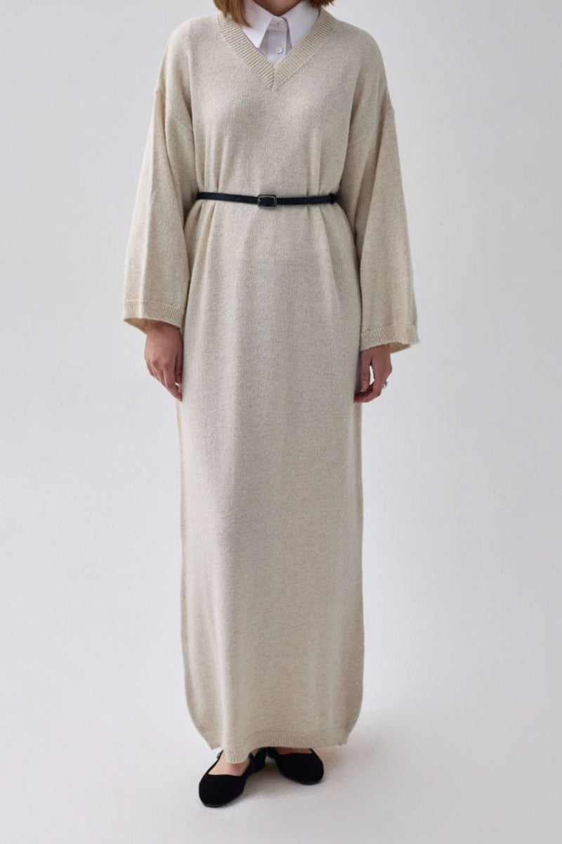 Vestido de punto con cuello en V color piedra