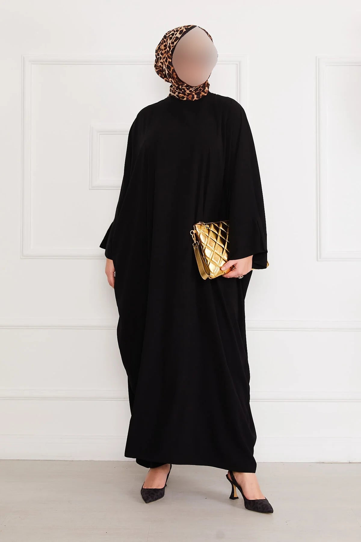 Abaya negra con hiyab Ceyda