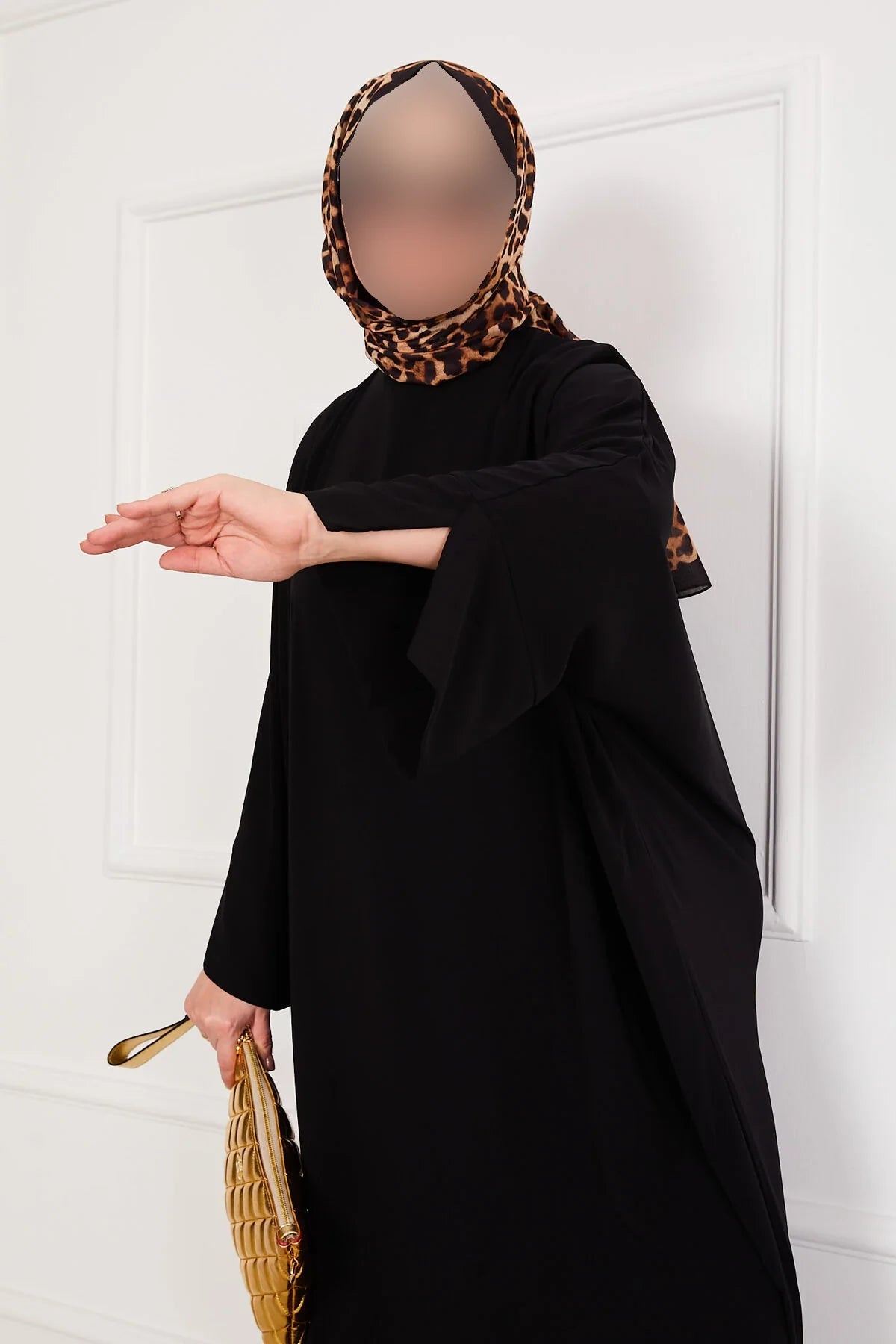 Abaya negra con hiyab Ceyda