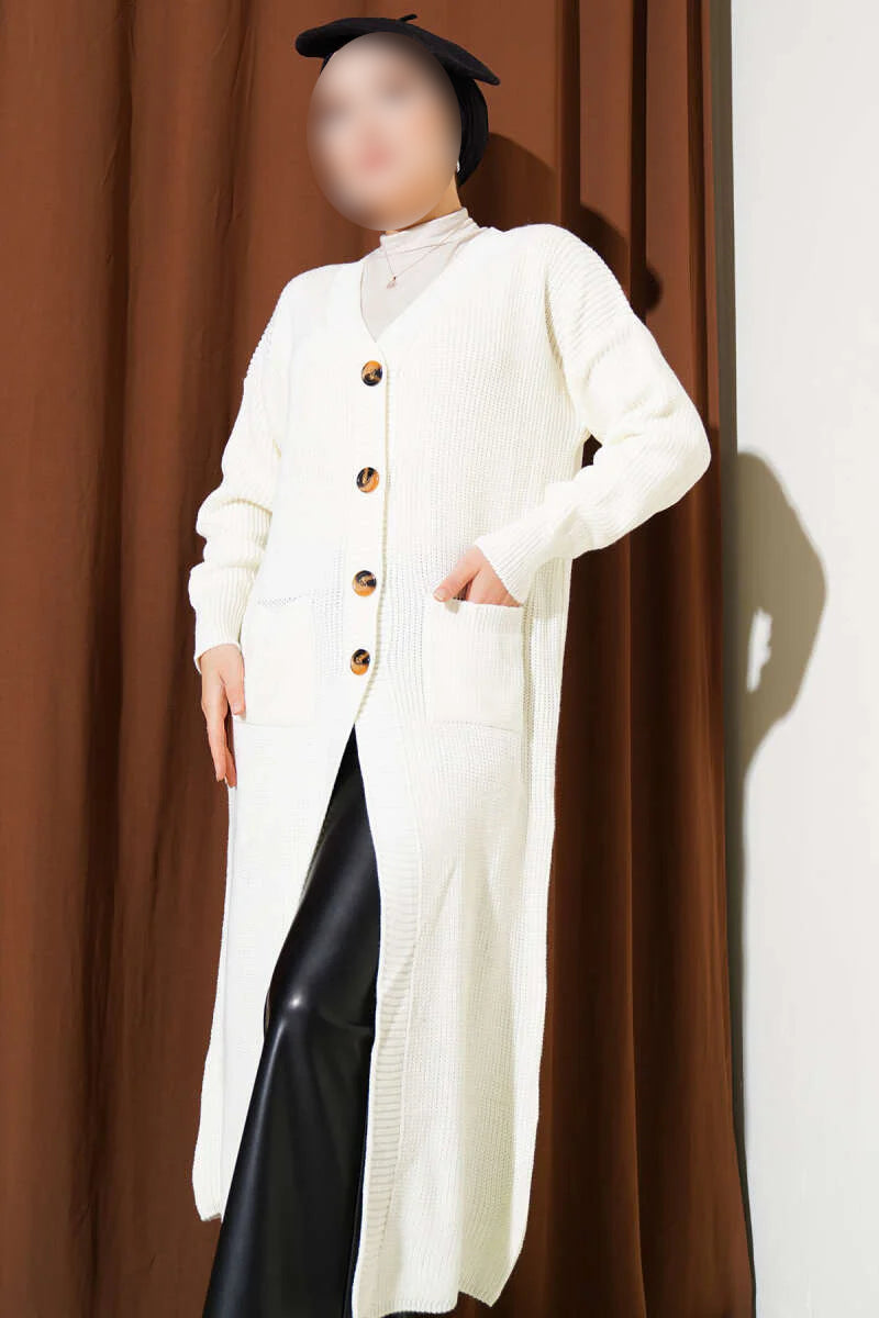 Lange Strickjacke mit geknöpfter Tasche in Ecru