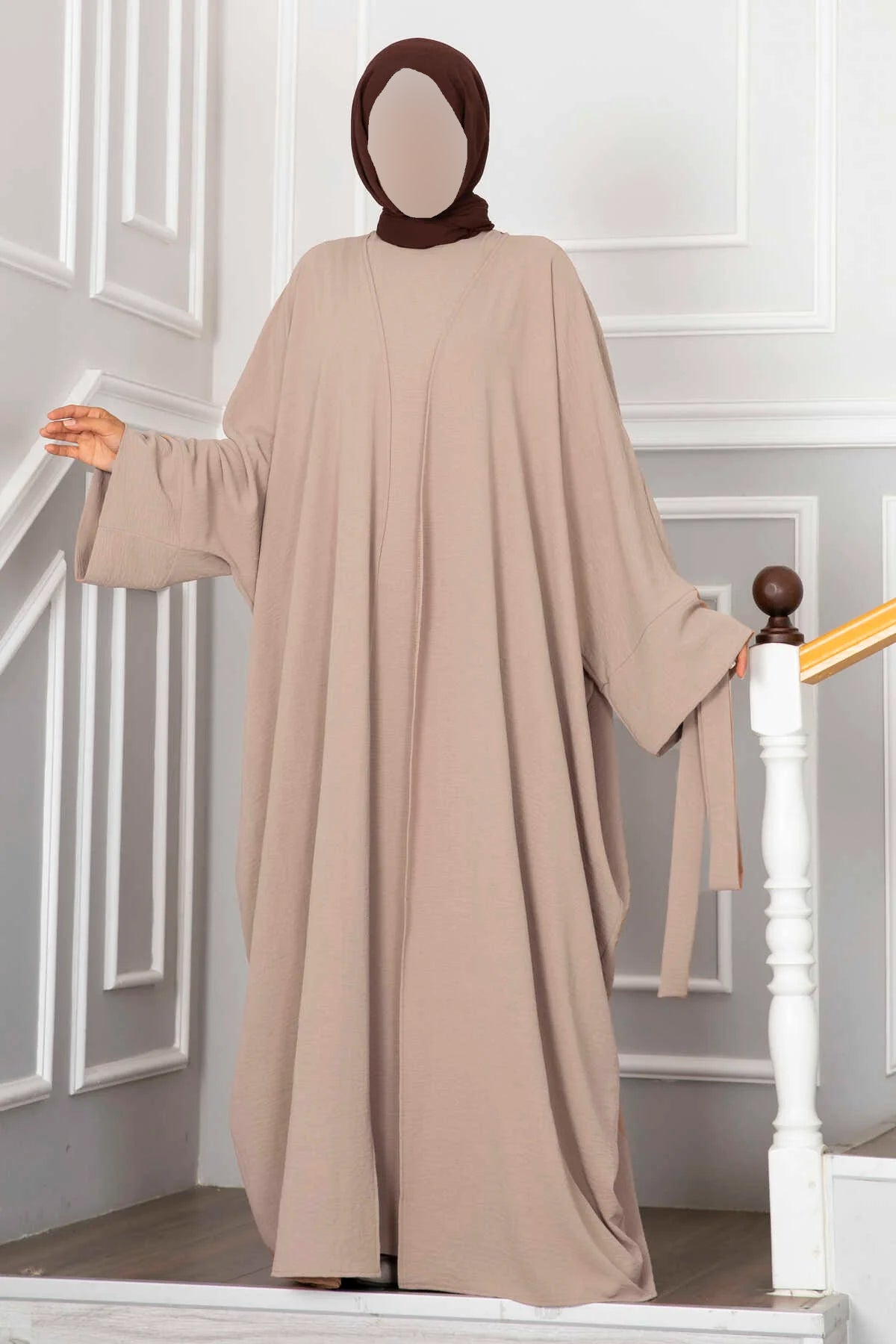 Conjunto de abaya con hiyab Leyli en beige