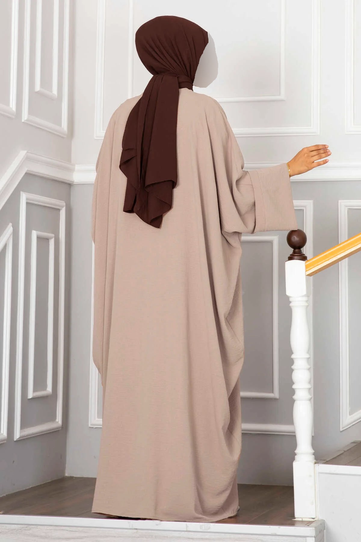 Conjunto de abaya con hiyab Leyli en beige