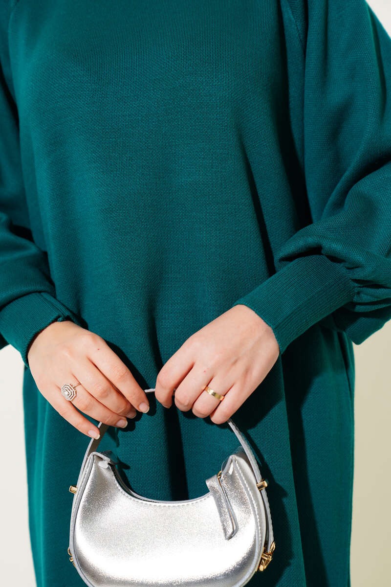 Vestido de punto verde con mangas abullonadas