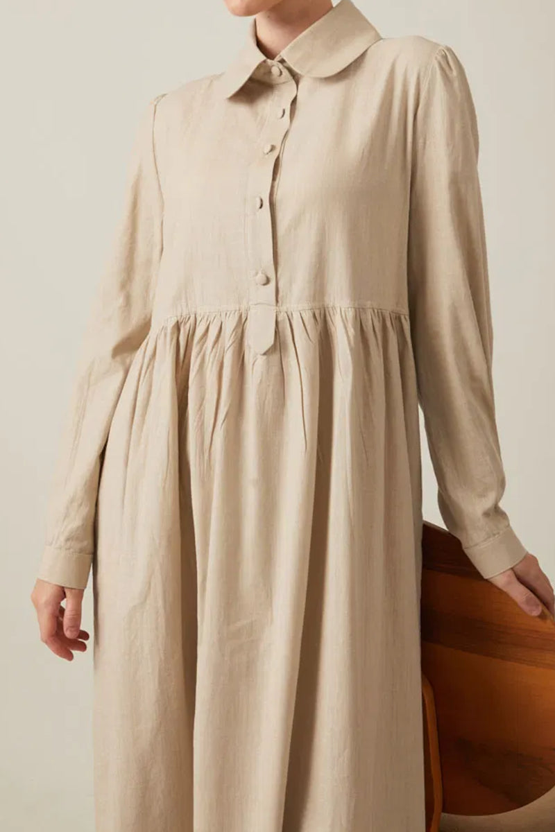 Vestido de algodón flameado en tono piedra